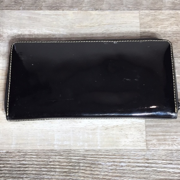 Kenneth Cole Black Patent Zip Around Wallet - Picture 3 of 6